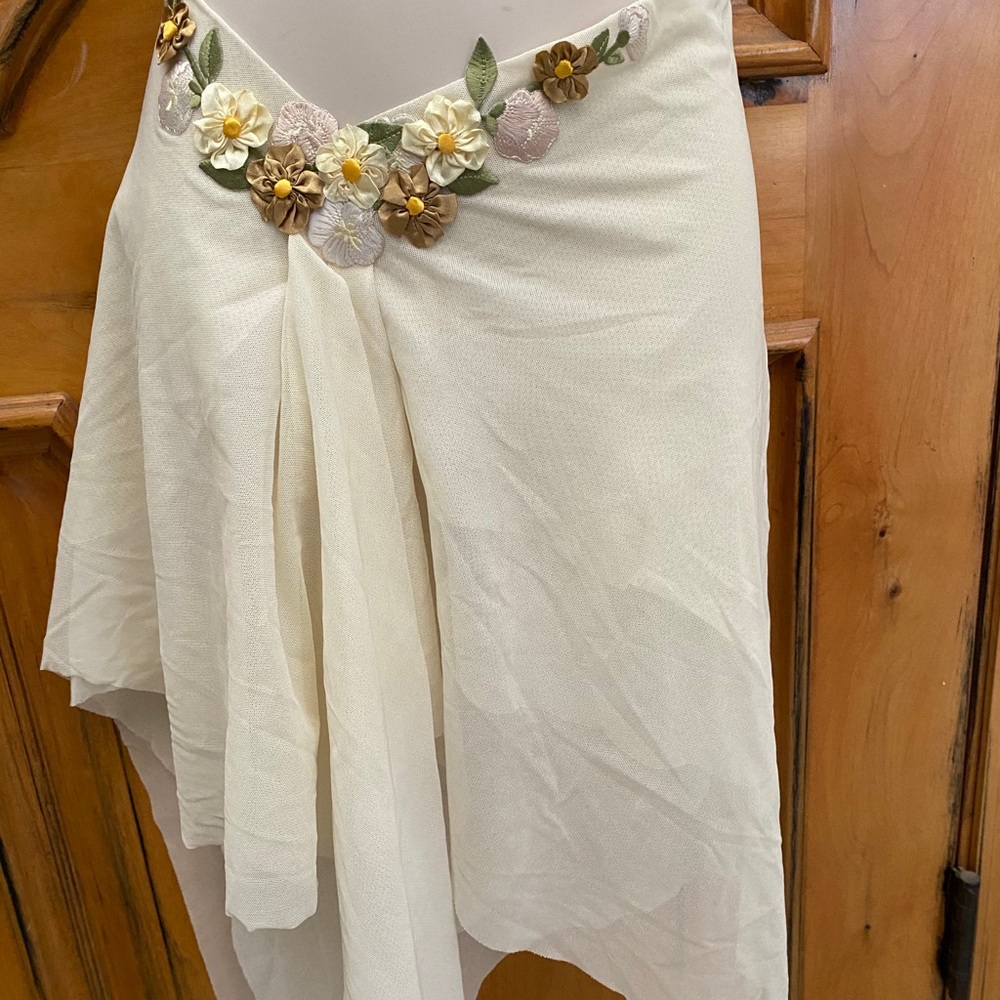 Ema Savahl cream skirt with flowers  size small